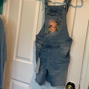 Short overalls